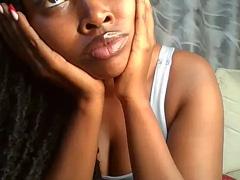 Snapshot of Chocolate_queen2 chatting on 12.20.24 Chocolate queen2 online show from 12.20.24