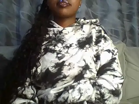 Snapshot of Chocolate_queen2 chatting on 12.29.24 Chocolate queen2 online show from 12.29.24