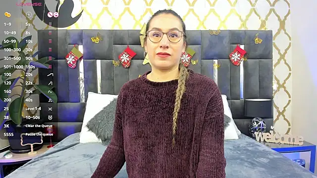 Snapshot of RubbyTaylor chatting on 12.01.25 RubbyTaylor online show from 12.01.25