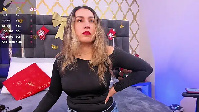 Snapshot of RubbyTaylor chatting on 12.04.25 RubbyTaylor online show from 12.04.25