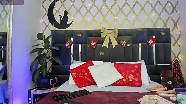 Snapshot of RubbyTaylor chatting on 12.15.25 RubbyTaylor online show from 12.15.25