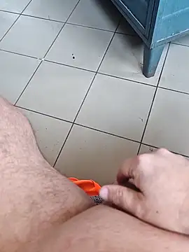 Szeltolo001 online show from 12.18.25