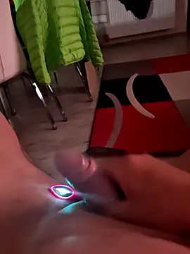 Szeltolo001 online show from 04.14.26