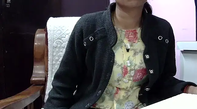 Snapshot of momo_lov chatting on 12.13.24 momo lov online show from 12.13.24