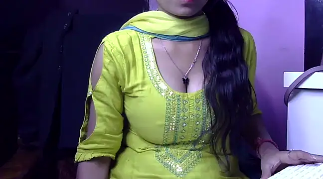 Snapshot of momo_lov chatting on 12.14.24 momo lov online show from 12.14.24