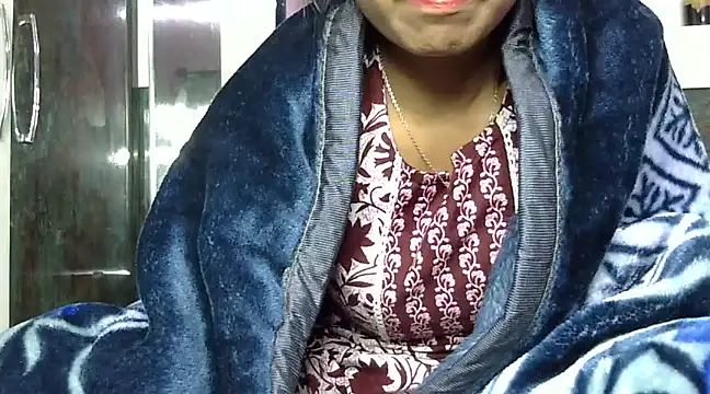 Snapshot of momo_lov chatting on 12.15.24 momo lov online show from 12.15.24