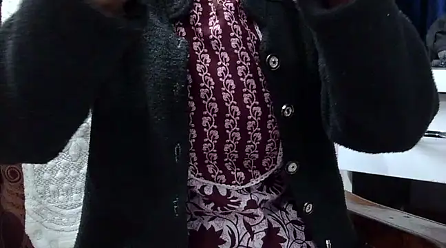 Snapshot of momo_lov chatting on 12.19.24 momo lov online show from 12.19.24