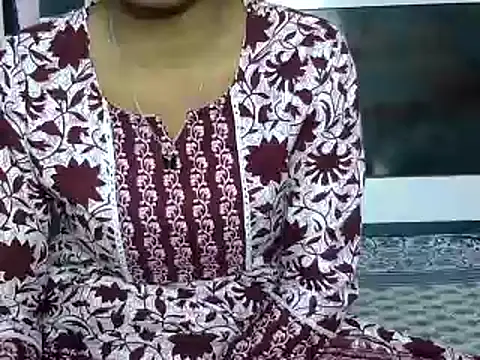 Snapshot of momo_lov chatting on 12.19.24 momo lov online show from 12.19.24