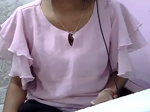Snapshot of momo_lov chatting on 12.20.24 momo lov online show from 12.20.24