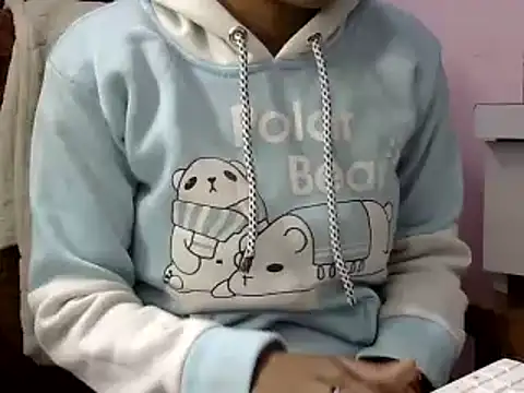 Snapshot of momo_lov chatting on 12.23.24 momo lov online show from 12.23.24