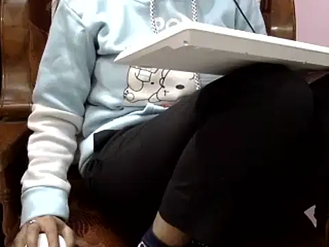 Snapshot of momo_lov chatting on 12.23.24 momo lov online show from 12.23.24