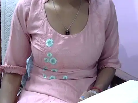 Snapshot of momo_lov chatting on 12.29.24 momo lov online show from 12.29.24