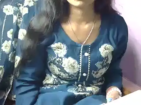 Snapshot of momo_lov chatting on 01.06.25 momo lov online show from 01.06.25