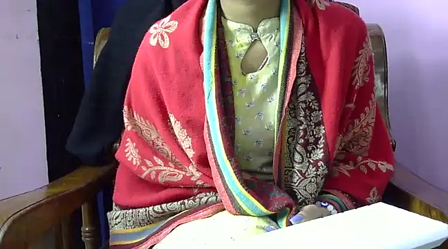 Snapshot of momo_lov chatting on 01.07.25 momo lov online show from 01.07.25