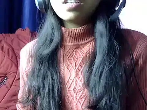 Snapshot of momo_lov chatting on 01.18.25 momo lov online show from 01.18.25