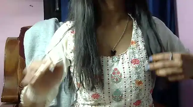 Snapshot of momo_lov chatting on 01.20.25 momo lov online show from 01.20.25