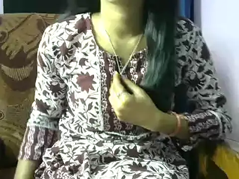 Snapshot of momo_lov chatting on 01.23.25 momo lov online show from 01.23.25