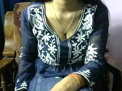 Snapshot of momo_lov chatting on 01.28.25 momo lov online show from 01.28.25