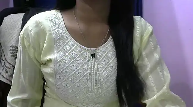 Snapshot of momo_lov chatting on 02.08.25 momo lov online show from 02.08.25