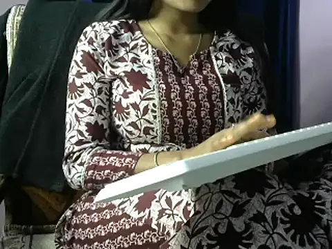 Snapshot of momo_lov chatting on 02.15.25 momo lov online show from 02.15.25