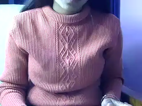 Snapshot of momo_lov chatting on 02.16.25 momo lov online show from 02.16.25