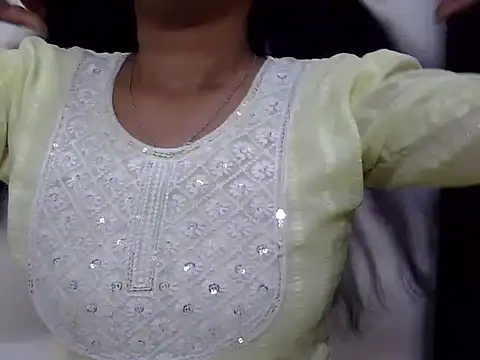 Snapshot of momo_lov chatting on 02.23.25 momo lov online show from 02.23.25