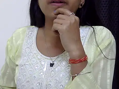 Snapshot of momo_lov chatting on 02.23.25 momo lov online show from 02.23.25