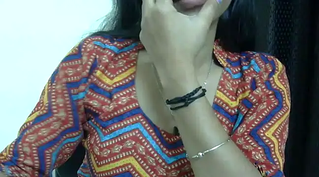 Snapshot of momo_lov chatting on 03.06.25 momo lov online show from 03.06.25