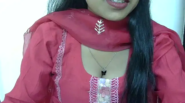 Snapshot of momo_lov chatting on 03.10.25 momo lov online show from 03.10.25
