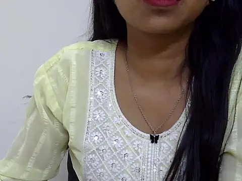 Snapshot of momo_lov chatting on 03.12.25 momo lov online show from 03.12.25