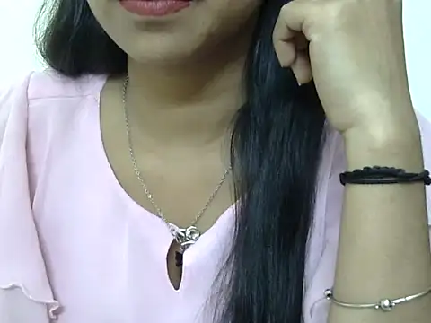 Snapshot of momo_lov chatting on 03.17.25 momo lov online show from 03.17.25