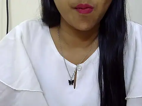 Snapshot of momo_lov chatting on 03.19.25 momo lov online show from 03.19.25