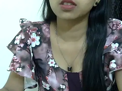 Snapshot of momo_lov chatting on 03.20.25 momo lov online show from 03.20.25