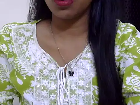 Snapshot of momo_lov chatting on 03.22.25 momo lov online show from 03.22.25