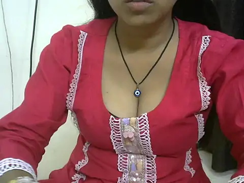Snapshot of momo_lov chatting on 09.20.25 momo lov online show from 09.20.25