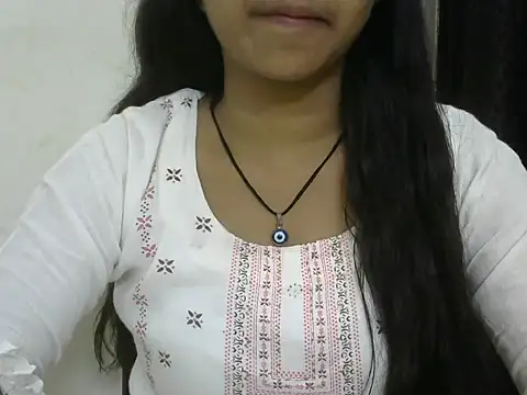 Snapshot of momo_lov chatting on 09.22.25 momo lov online show from 09.22.25