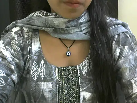 Snapshot of momo_lov chatting on 09.25.25 momo lov online show from 09.25.25