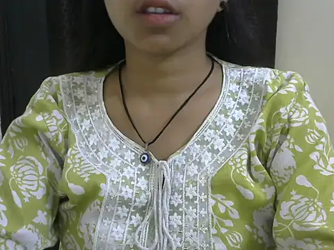 Snapshot of momo_lov chatting on 09.27.25 momo lov online show from 09.27.25