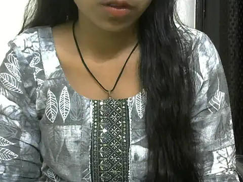 Snapshot of momo_lov chatting on 09.29.25 momo lov online show from 09.29.25