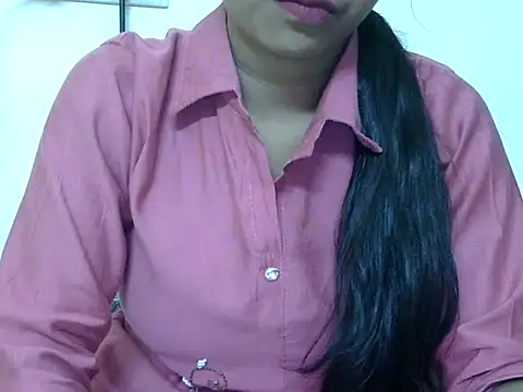 Snapshot of momo_lov chatting on 10.13.25 momo lov online show from 10.13.25
