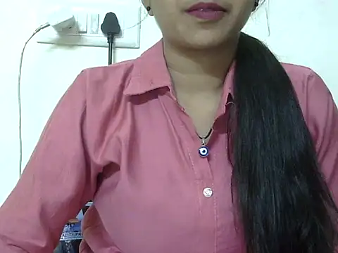Snapshot of momo_lov chatting on 10.16.25 momo lov online show from 10.16.25