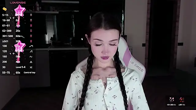 Snapshot of sweetiebones chatting on 02.26.25 sweetiebones online show from 02.26.25