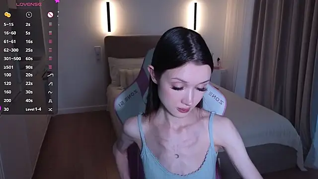 Snapshot of sweetiebones chatting on 11.10.25 sweetiebones online show from 11.10.25