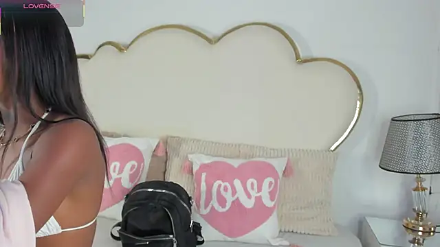 CahitlinBell online show from 10.24.25