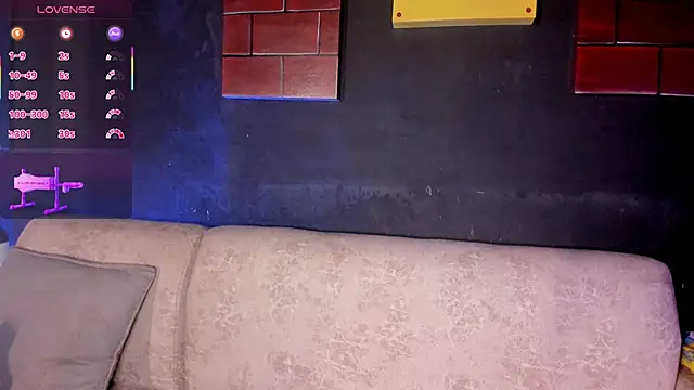 Snapshot of Elettra_Rou chatting on 03.22.25 Elettra Rou online show from 03.22.25