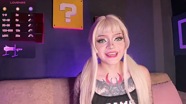 Snapshot of Elettra_Rou chatting on 09.22.25 Elettra Rou online show from 09.22.25