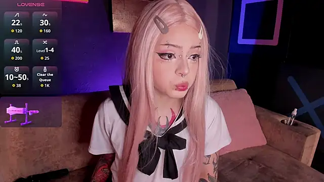 Snapshot of Elettra_Rou chatting on 10.09.25 Elettra Rou online show from 10.09.25