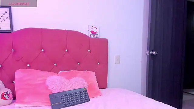 LucianaTomson online show from 11.22.25