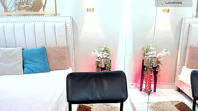 Snapshot of _alaiasmile_ chatting on 04.27.26 alaiasmile online show from 04.27.26