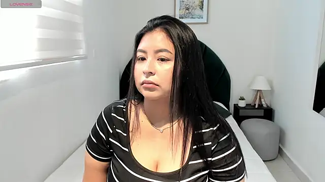 Snapshot of _alaiasmile_ chatting on 05.18.26 alaiasmile online show from 05.18.26